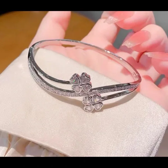 Gorgeous silver plated clover petal bracelet - #253 - Picture 5 of 12
